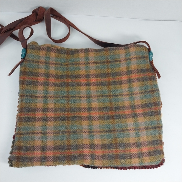 Handmade Wool Hooked Rug Crossbody Boho Hippie Multi Colored Leather Strap Purse - Picture 4 of 9